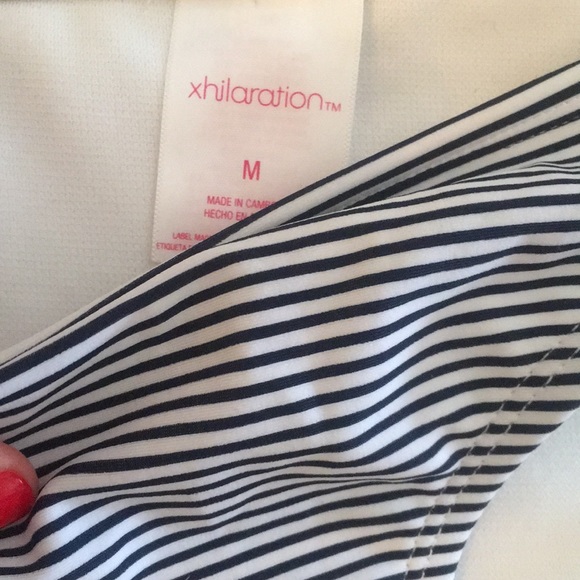 Bikini - Picture 3 of 7